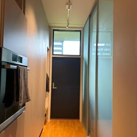 Shared Apartment, Close To Centrum Homestay