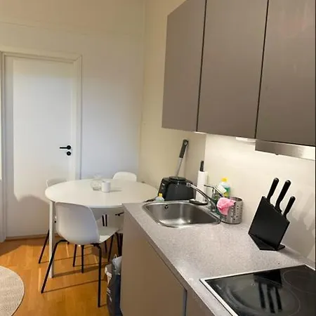 Shared Apartment, Close To Centrum Homestay