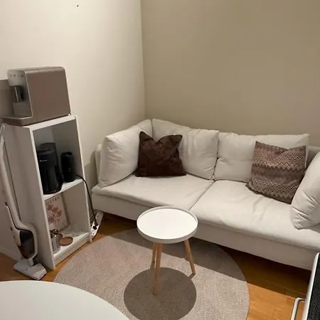 Shared Apartment, Close To Centrum Homestay
